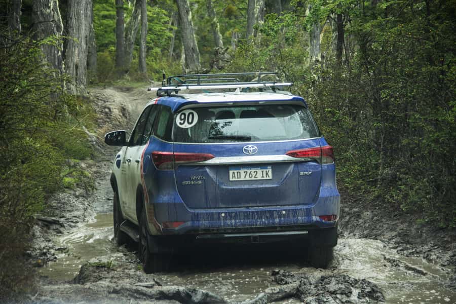 Ushuaia: Off-Road 4X4 Lakes Tour - Lake Fagnano, the day’s grandest view