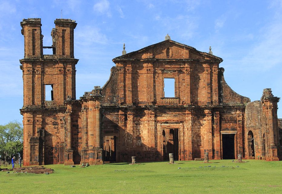 Wanda Mines and San Ignacio Ruins Tour from Puerto Iguazu - The early pickup and long road to Misiones