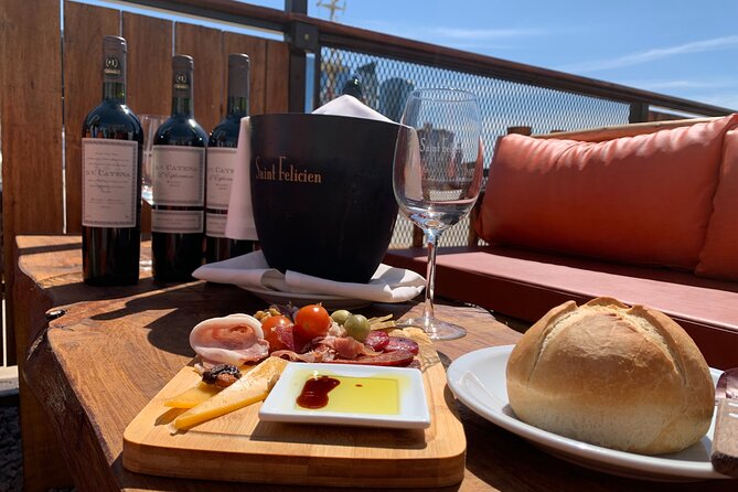 Wine & music experience by D.V. Catena con tabla de fiambres - The opening glass: D.V. Catena Chardonnay