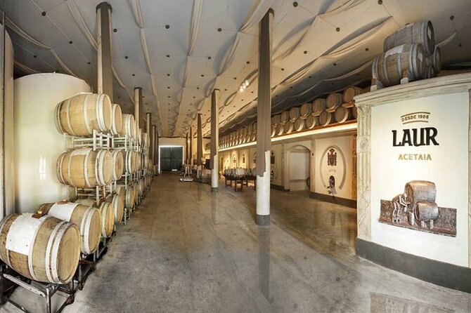 Winery Trapiche + Laur + Lunch in Tempus Alba. Private transfer - Trapiche: Historic Machinery and Flexible Wine Tasting